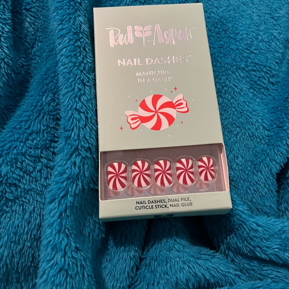 Red Aspen Peppermint Nail Dashes
